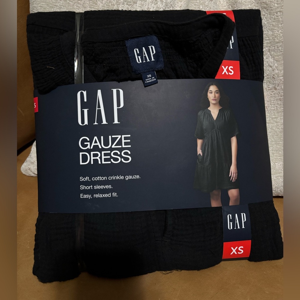 GAP Black Crinkle Gauze Dress with pockets!